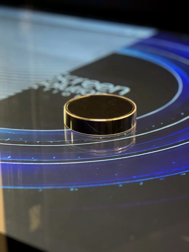 interactive pucks for 4K touch monitors