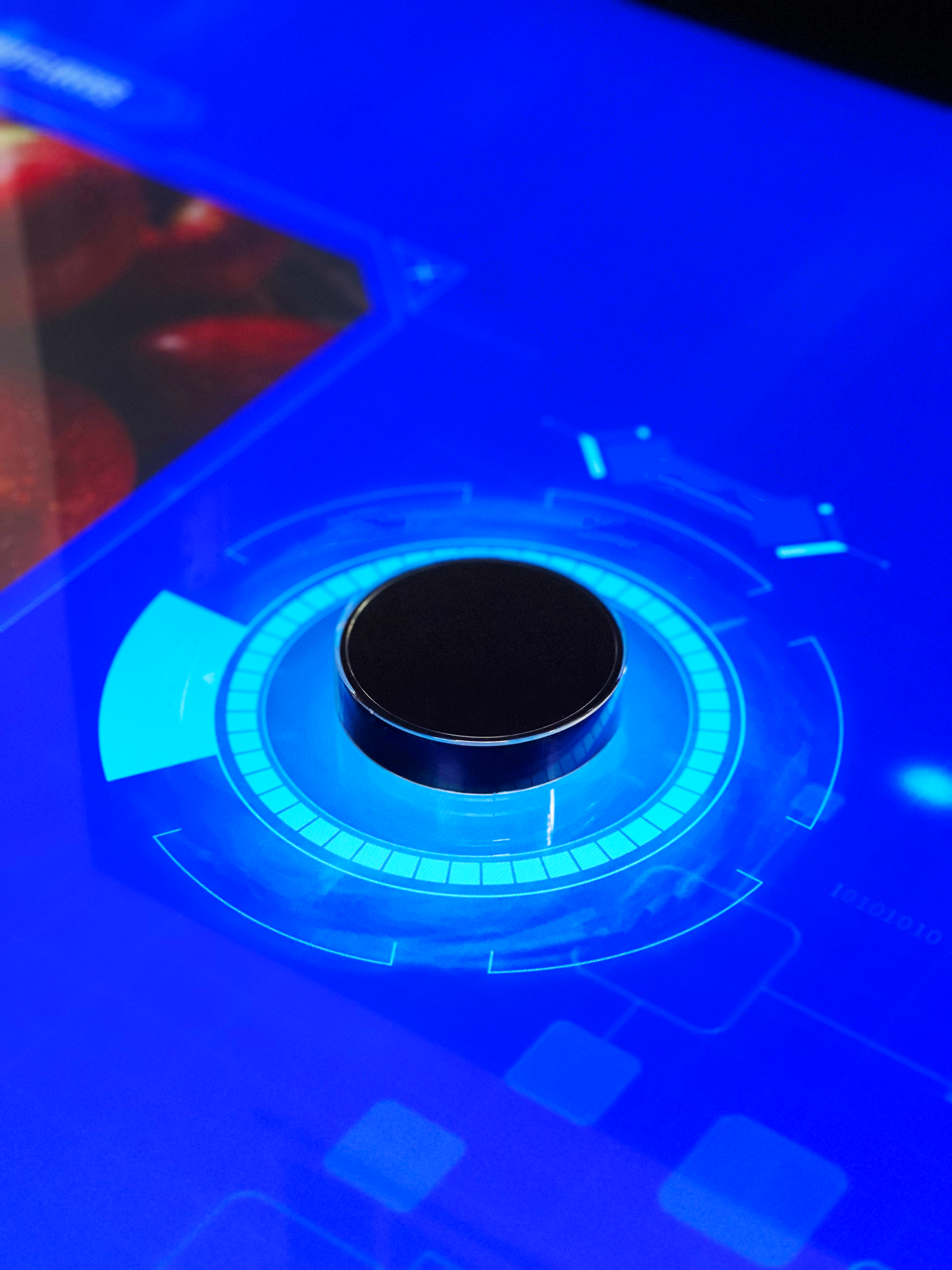 interactive pucks for 4K touch monitors